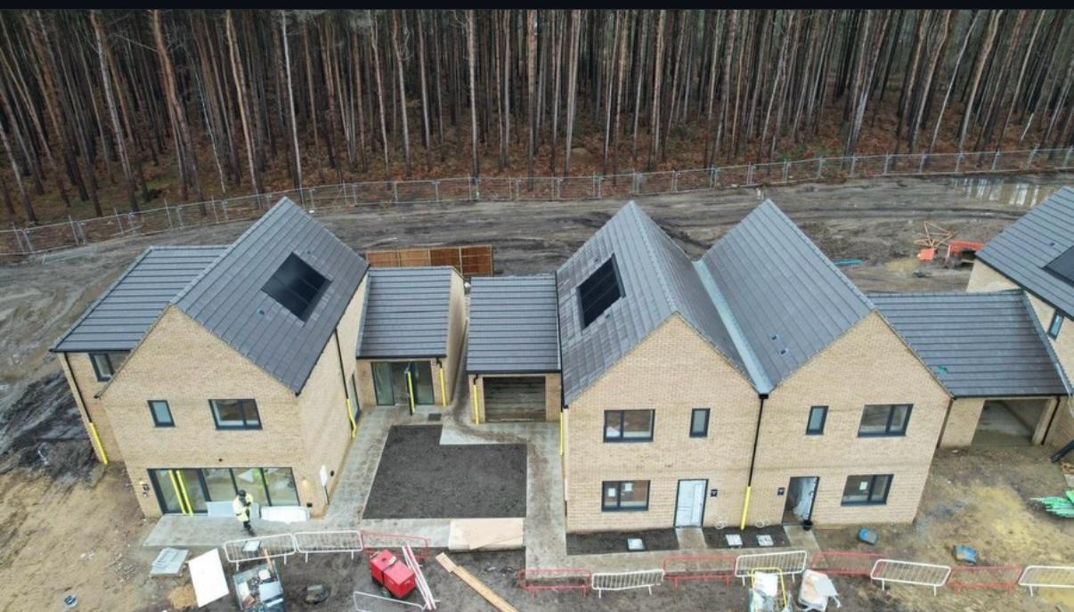 Roof complete and Scaffolding down at Bracknell, Hill